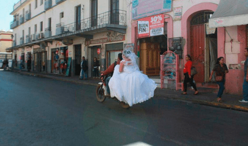 Facebook: novia quedó atrapada en tráfico y motociclista la ayudó a llegar a su boda