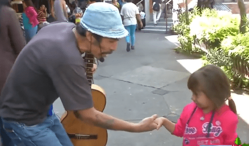 YouTube: ¿Captan a 'Don Ramón caminando en México? Esta es la verdad del viral