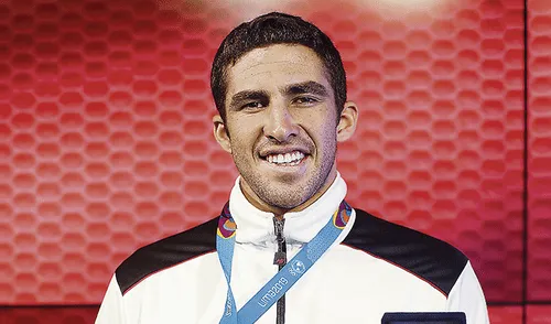Pacheco, quien visitó La República, junto a su medalla. Pacheco, quien visitó La República, junto a su medalla.