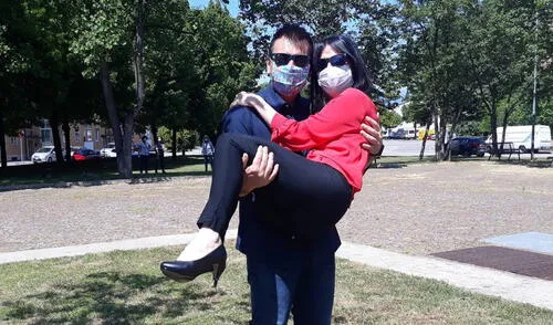 Michelle y Paola empezaron a hablarse desde sus balcones hasta tener su cita oficial. Foto: Facebook