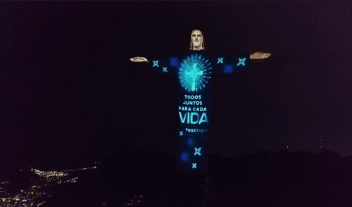 La proyección sobre el emblemático monumento exhibió con luces y en varios idiomas el mensaje “Todos juntos para cada vida”. (Foto: Captura YouTube) Cristo Redentor