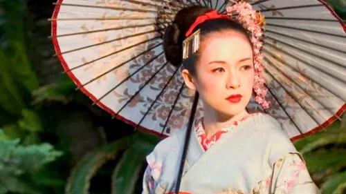 Zhang Ziyi protagonizó en 2005, la aclamada producción "Memorias de una geisha". Zhang Ziyi protagonizó en 2005, la aclamada producción "Memorias de una geisha".