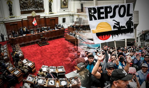 Congresista fujimorista Arturo Alegría García planteó no aprobar informe que responsabiliza a empresa por derrame de petróleo en las costas de Ventanilla. Foto: composición Fabrizio Oviedo/ La República Congresista fujimorista Arturo Alegría García planteó no aprobar informe que responsabiliza a empresa por derrame de petróleo en las costas de Ventanilla. Foto: composición Fabrizio Oviedo/ La República