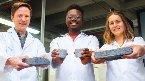 'Oro líquido': ingenieros fabrican ladrillos a base de orina humana