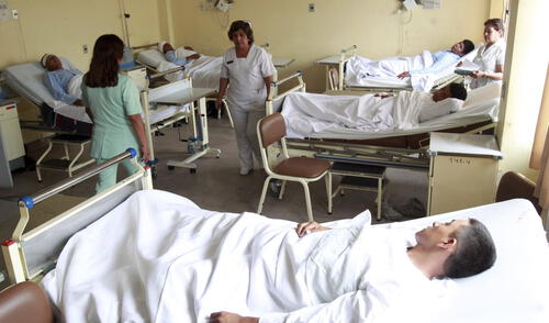 Egresados del centro de sanidad de la PNP pasan a ser oficiales activos