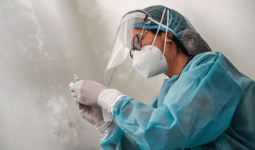 BioNTech trabajará con otras empresas para aumentar la producción de vacunas