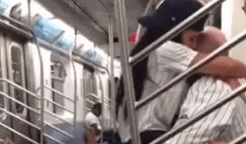 En YouTube, pareja fue captada teniendo sexo en metro de Nueva York 