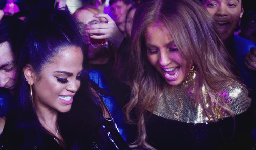 Thalía paraliza Instagram con desnudo en la bañera para nuevo comercial [VIDEO]