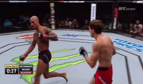 UFC: El nocaut que dejó 'bailando' a un peleador [VIDEO]