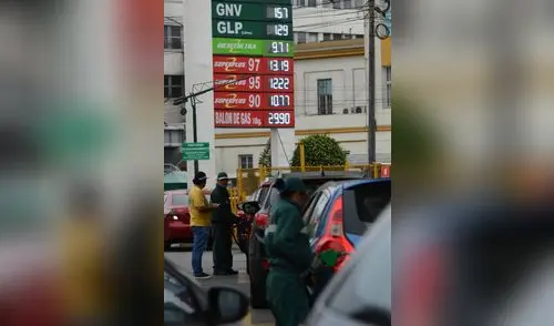 Grifos deben reducir precio de los combustibles hasta en S/ 0,42 por galón