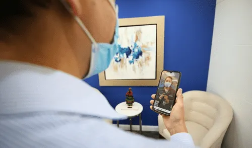 Ciudadanos pueden consultar sobre trámites en Agencia Digital Migratoria. Foto: Migraciones