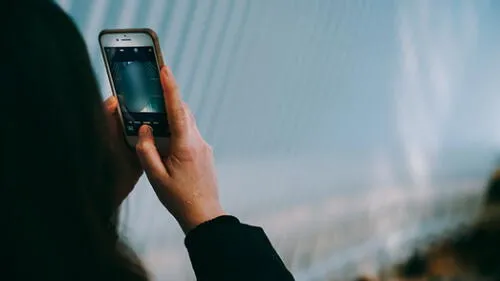 Accedieron a sus fotos íntimas y ahora aparecen en páginas para adultos [VIDEO]