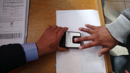 Usan identificación biométrica en el trámite de licencias de conducir