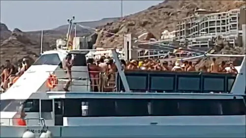 Masiva fiesta en España en medio de pandemia de la COVID-19. (Foto: Canarias Ahora Youtube)