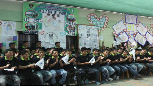 Lectura contribuye a resocialización de internos en Arequipa