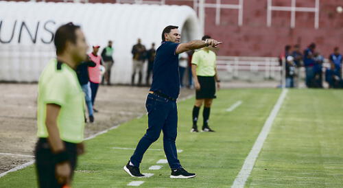 dirección. DT Carlos Bustos sostuvo que fueron ampliamente superiores y que el rival tuvo suerte. dirección. DT Carlos Bustos sostuvo que fueron ampliamente superiores y que el rival tuvo suerte.