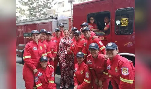 Maju Mantilla rinde homenaje al cuerpo de bomberos (FOTOS)