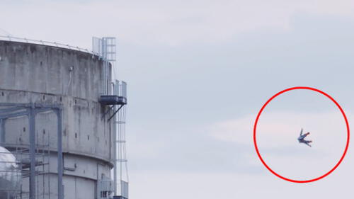 Facebook: ¿"Superman" es captado volando en cielo de Francia?