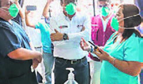 Gobierno decidió verificar in situ los hospitales, Zeballos estuvo en Ica.