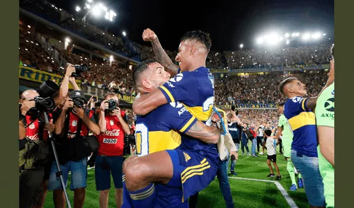 Boca Juniors: Carlos Tévez explicó porqué besó a Maradona