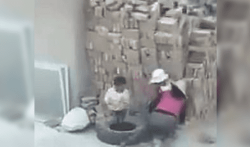 YouTube: jugaban cerca a torre de ladrillos y son sepultados frente a su madre [VIDEO]