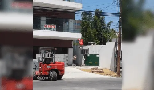 Vía Facebook: obreros usan divertida técnica para subir bolsas de cemento a un edificio [VIDEO]