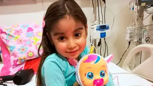 Fallece niña que estaba en búsqueda de su gemelo genético tras sufrir una hemorragia interna
