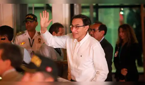 Martín Vizcarra llegó al país para asumir la presidencia [FOTOS]