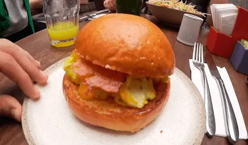 Vía YouTube: peruanos impactados por un 'pan con huevo' que cuesta S/ 22 [VIDEO]