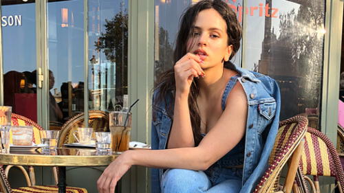 Rosalía seduce a fans con atrevido traje de látex [VIDEO]