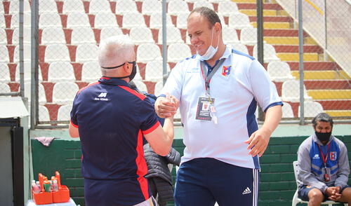 El DT Marcelo Grioni saluda a su colega Revollar antes del partido (Foto: Liga 1) El DT Marcelo Grioni saluda a su colega Revollar antes del partido (Foto: Liga 1)