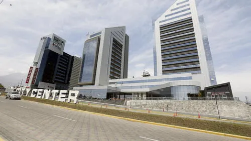 Un sueño vuelto pesadilla. Los accionistas no tuvieron mejor idea que llamar ‘Quimera’ a la constructora que alzó el complejo más alto de la ciudad.