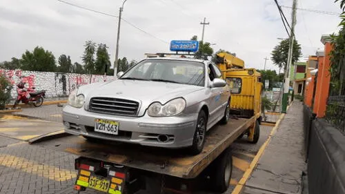 Malhechores dejaron abandonado el vehículo, aparentemente por falta de combustible.