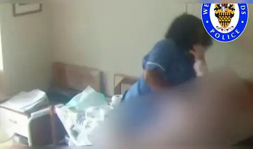 mujer agrede anciana 3