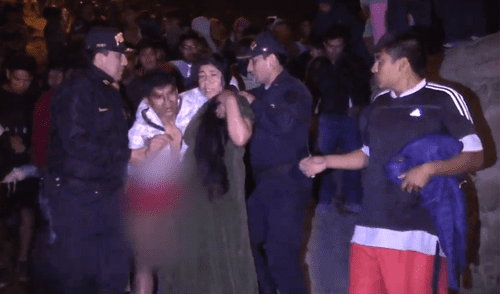 El sujeto tuvo que ser llevado al hospital primero. (Foto: Captura video)