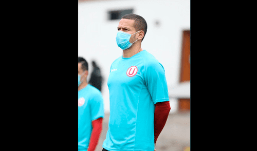 Universitario: nueca camiseta celeste es criticada por asemejar a la de Sporting Cristal. Foto: Prensa Universitario Universitario: nueca camiseta celeste es criticada por asemejar a la de Sporting Cristal