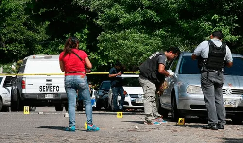 México: asesinan a tres policías y dejan sus cuerpos dentro de auto abandonado