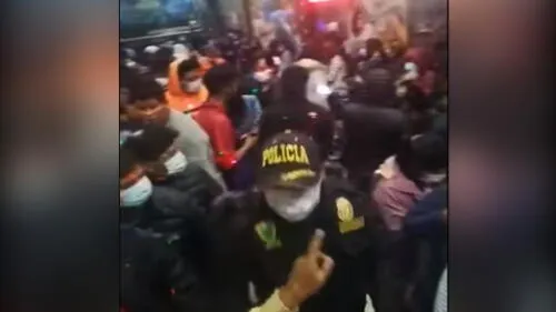Policía ingresó a establecimientos debido al riesgo que representan. Foto: Captura Facebook Policía ingresó a establecimientos debido al riesgo que representan. Foto: Captura Facebook