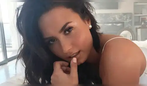 Instagram: Demi Lovato deja poco a la imaginación en atrevido topless [FOTO]