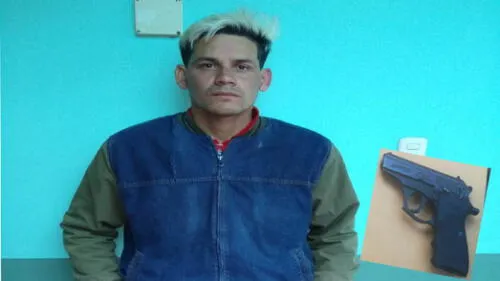 Venezolano usó una réplica de arma para cometer el robo. Venezolano usó una réplica de arma para cometer el robo.