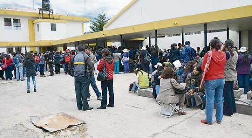 Protesta. Postulantes reclamaron ante falta de organización.
