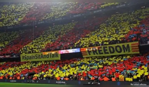 Catalanes protestaron por la independencia durante el Barcelona vs Real Madrid [FOTOS y VIDEO]