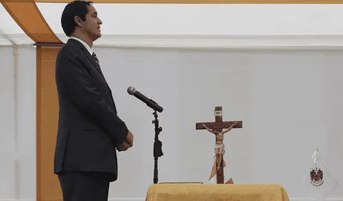 SJL: Alcalde le toma juramento a regidor y repite la frase ‘‘por Dios y por la plata’’ [VIDEO]