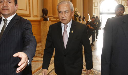 Congresistas exigen a Chlimper y a Chávarry que den paso al costado 
