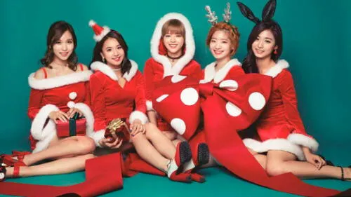 Disfruta de la Navidad armando tu playlist de canciones K-pop, pensadas para estas fiestas.