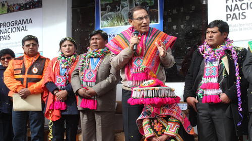 Presidente Vizcarra supervisó en Puno entrega de ayuda por bajas temperaturas Presidente Vizcarra supervisó en Puno entrega de ayuda por bajas temperaturas
