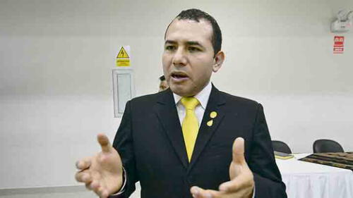 Arequipa: Denuncian al alcalde Gilmar Luna de estafar a 24 jóvenes con curso de operadores