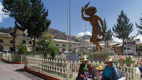 Alcalde deberá restituir ornamentos de plaza de armas de Santiago de Chuco Alcalde deberá restituir ornamentos de plaza de armas de Santiago de Chuco