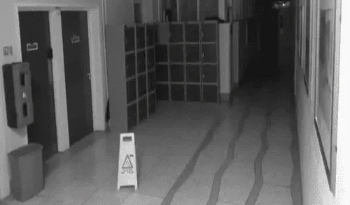 YouTube: Cámaras de seguridad captan "fantasma" en colegio de México [VIDEO]