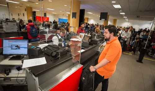 Migraciones: ¿Qué hacer si piensas viajar al extranjero durante Navidad y Año Nuevo? Migraciones: ¿Qué hacer si piensas viajar al extranjero durante Navidad y Año Nuevo?